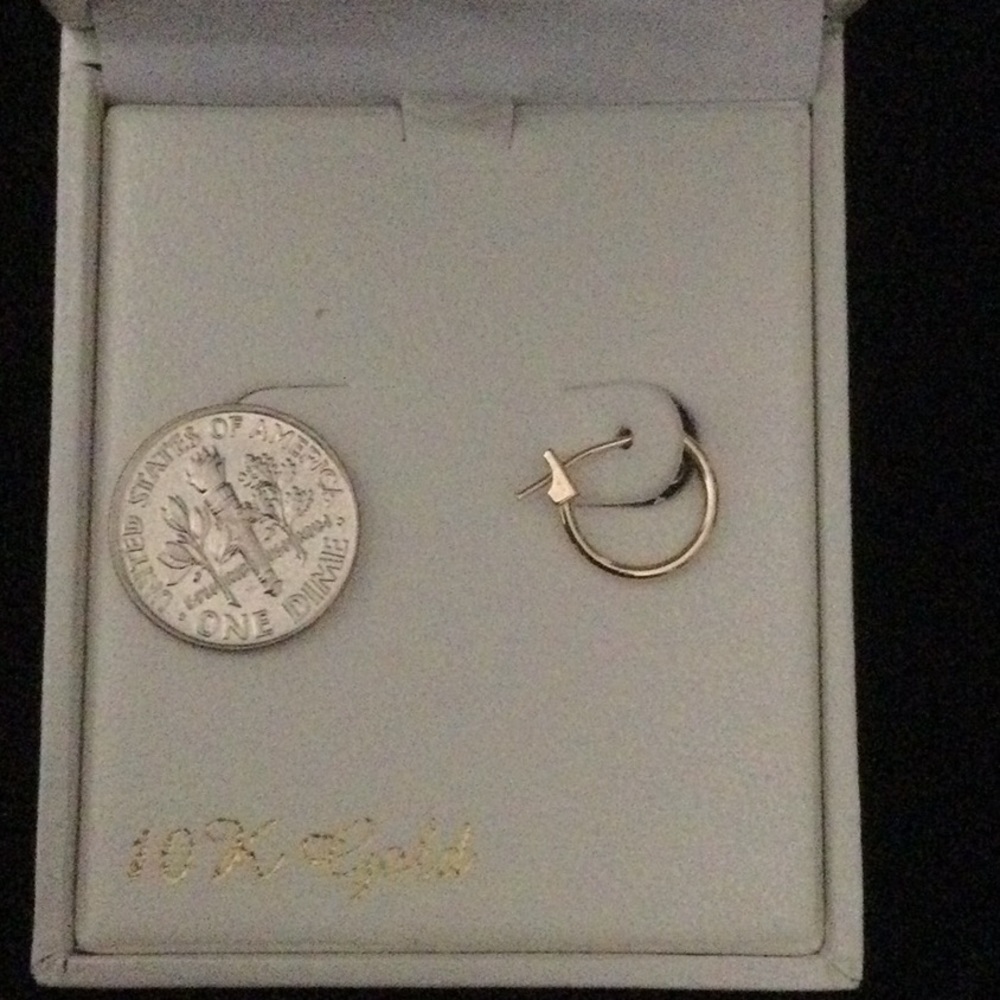 One single earring ( single pierced ear)10k pure